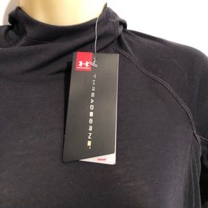 UA Threadborne women’s Sz small NWT